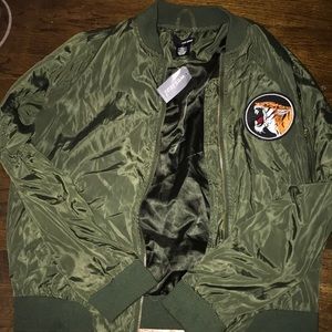Bomber w patches olive
